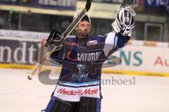 DEL - ERC Ingolstadt - Adler Mannheim - Playoff - 3.Halbfinale - Torwart Ian Gordon bedankt sich bei den Fans Shutout