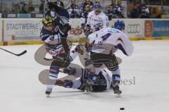 DEL - ERC Ingolstadt - Adler Mannheim - Playoff - 1.Halbfinale - Ausverkaufte Saturn Arena-Jared Ross lässt zwei Gegenspieler aussteigen