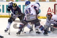 DEL - ERC Ingolstadt - Adler Mannheim - Playoff - 1.Halbfinale - Chris Heid im Kampf vor dem Tor mit Ullmann