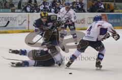 DEL - ERC Ingolstadt - Adler Mannheim - Playoff - 1.Halbfinale - Ausverkaufte Saturn Arena-Jared Ross lässt zwei Gegenspieler aussteigen