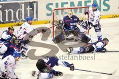 DEL - ERC Ingolstadt - Adler Mannheim - Playoff - 3.Halbfinale - Spieler werfen sich in den Schuss