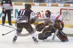 DEL - ERC Ingolstadt - DEG Metro Stars - Playoff 3 - Christoph Gawlik am Tor, Puck fliegt vorbei