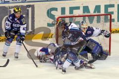 DEL - ERC Ingolstadt - Adler Mannheim - Playoff - 3.Halbfinale - Foul gegen einen Mannheimer Spieler im Torraum