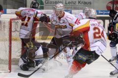 DEL - ERC Ingolstadt - DEG Düsseldorf Metro Stars . Playoff - Viertelfinale - Jeremy Reich fliegt ins Tor