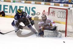 DEL - ERC Ingolstadt - DEG Metro Stars Düsseldorf - Playoff - Petr Fical knapp vorbei am Tor