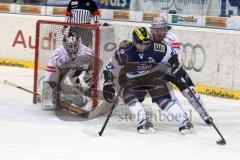 DEL - ERC Ingolstadt - DEG Metro Stars Düsseldorf - Playoff - Petr Fical umfährt das Tor