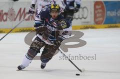 DEL - ERC Ingolstadt - Adler Mannheim - Playoff - 1.Halbfinale - Ausverkaufte Saturn Arena-Jared Ross lässt zwei Gegenspieler aussteigen