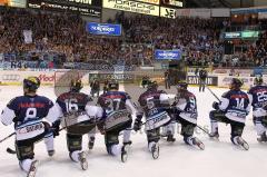 DEL - ERC Ingolstadt - DEG Metro Stars Düsseldorf - Playoff - Sieg, Einzug ins Halbfinale Jubel mit den Fans