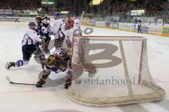 DEL - ERC Ingolstadt - Adler Mannheim - Playoff - 3.Halbfinale-Jakub Ficenec wird im Torraum gefoult