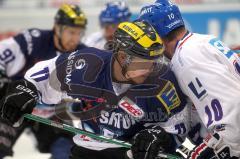 DEL - ERC Ingolstadt - Adler Mannheim - Playoff - 3.Halbfinale - Christoph Gawlik im Gemenge