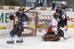 DEL - ERC Ingolstadt - DEG Metro Stars - Playoff 3 - Tor zum 2:2 durch Joe Motzko, Jubel Jeremy Reich und hinten Christoph Gawlik