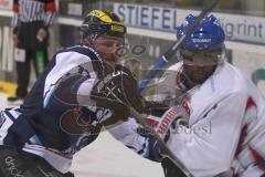 DEL - ERC Ingolstadt - Adler Mannheim - Playoff - 1.Halbfinale - Ausverkaufte Saturn Arena-Jeremy Reich im Zweikampf mit Gegenspieler