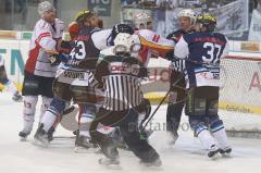 DEL - ERC Ingolstadt - DEG Metro Stars - Playoff 3 - Tumult vor dem Düsseldorfer Tor, Rick Girard und Derek Hahn mittendrin