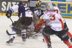 DEL - ERC Ingolstadt - DEG Düsseldorf Metro Stars . Playoff - Viertelfinale - Stephan Retzer kommt zu spät ans Tor