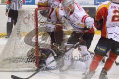 DEL - ERC Ingolstadt - DEG Düsseldorf Metro Stars . Playoff - Viertelfinale - Jeremy Reich fliegt ins Tor