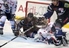 Testspiel - ERC Ingolstadt - Adler Mannheim 2:3 - Tyler Bouck im Tor am Boden