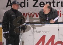 DEL - ERC Ingolstadt - Training vor den PlayOffs - Co-Trainer Rick Nasheim im Gespräch mit Jim Boni