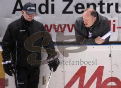 DEL - ERC Ingolstadt - Training vor den PlayOffs - Co-Trainer Rick Nasheim im Gespräch mit Jim Boni