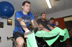 DEL - ERC Ingolstadt - Training vor den PlayOffs - Tyler Bouck im Fitnessraum