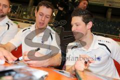 ERC Ingolstadt - Saisonabschlußfeier - Saturn Arena 2013 - Joe Motzke und Patrick Hager machen Späße