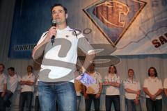 ERC Ingolstadt - Saisonabschlußfeier - Saturn Arena 2013 - Torwart Ian Gordon verabschiedet sich von seinen Fans,