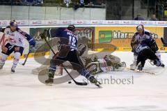 ERC-Ingolstadt gegen EHC Red Bull Muenchen  Joe Motzko schiesst am leeren Tor vorbei Foto: Jürgen Meyer