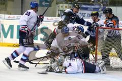 European Trophy 2012 - ERC Ingolstadt - Adler Mannheim -Trubel vor dem Mannheimer Tor von Dennis Endras, Christoph Gawlik nah dran