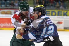 European Trophy - ERC Ingolstadt - Frölunda Indians - Tyler Bouck im Faustkampf mit Doug Lynch