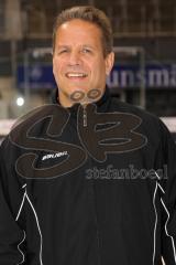 ERC Ingolstadt - Mannschaftsfoto - Portraits - DEL Saison 2012/2013 - Trainer Rich Chernomaz