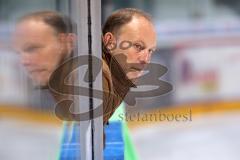 DEL - ERC Ingolstadt - Neuzugang Alexander Sulzer Training - Jim Boni schaut zu