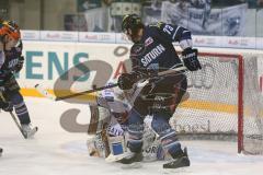 DEL - ERC Ingolstadt - Iserlohn Roosters - Sean O´Connor (73) vor dem Tor, trifft Puck nicht