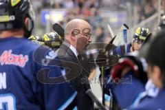 DEL - 6.Spiel - Playoff - ERC Ingolstadt - Krefeld Pinguine 2:7 - Trainer Rick Nasheim nimmt eine Auszeit nach den Gegentreffern