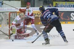 DEL - ERC Ingolstadt - Kölner Haie - John Laliberte (15) scheitert am Torwart