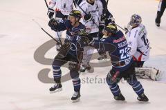 DEL - ERC Ingolstadt - Eisbären Berlin 4:2 - Michel Periard trifft zumr Führung 3:2, Patrick Hager und Alexander Sulzer jubeln, Tor