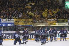 DEL - 6.Spiel - Playoff - ERC Ingolstadt - Krefeld Pinguine 2:7 - Spiel ist verloren die Saison ist aus. Die Panther vor der feiernden Krefeld Kulisse