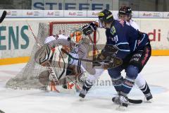 DEL - ERC Ingolstadt - Grizzly Adams Wolfsburg - Alexander Oblinger trifft den Kopf von Sebastioan Vogl