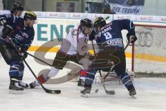 DEL - ERC Ingolstadt - Nürnberg Icetigers - Kris Sparre (8) im Zweikampf mit Jame Pollock