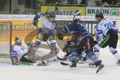 DEL - ERC Ingolstadt - Straubing Tigers - Sean O´Connor stürmt aufs Tor