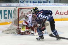 DEL - ERC Ingolstadt - Kölner Haie - John Laliberte mit einer Chance, Torwart Youri Ziffzer pariert