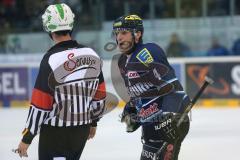 DEL - ERC Ingolstadt - Krefeld Pinguine - Tim Conboy (4)  im Streit mit dem Schiedsricter