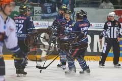 DEL - ERC Ingolstadt - Iserlohn Roosters - Tor zum 3:1 Jubel, Patrick Hager (52) , Torschütze Christoph Gawlik (11) und rechts Tim Conboy (4)