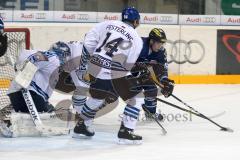 DEL - ERC Ingolstadt - Hamburg Freezers - rechts Jared Ross umkreist das Tor