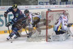 DEL - ERC Ingolstadt - Krefeld Pinguine - John Laliberte (15) umfährt das Tor