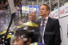 DEL - ERC Ingolstadt - Grizzly Adams Wolfsburg - Trainer Rich Chernomaz, hinten Rick Nasheim