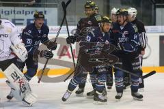 DEL - ERC Ingolstadt - Eisbären Berlin - Björn Barta mit dem Ausgleich Tor, Craig Weller und Alexander Oblinger jubeln