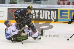 DEL - ERC Ingolstadt - Straubing Tigers - John Laliberte Zweikampf