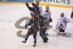 DEL - ERC Ingolstadt - Eisbären Berlin 4:2 - Michel Periard trifft zumr Führung 3:2, Patrick Hager und Alexander Sulzer jubeln, Tor