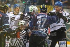 DEL - ERC Ingolstadt - Augsburger Panther - Schlägerei zwischen Derek Dinger und rechts Michale Bakos