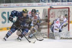 DEL - ERC Ingolstadt - Krefeld Pinguine - John Laliberte (15) umfährt das Tor