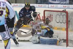 DEL - 6.Spiel - Playoff - ERC Ingolstadt - Krefeld Pinguine 2:7 - Sean O´Connor (73)  scheitert an Tomas Duba